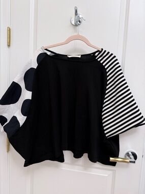 Black Colorblock Cropped Top with Patterned Sleeves